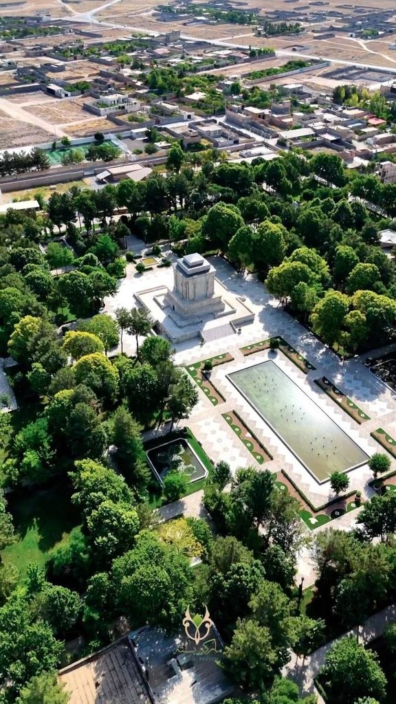Ferdowsin mausoleumi Tusissa